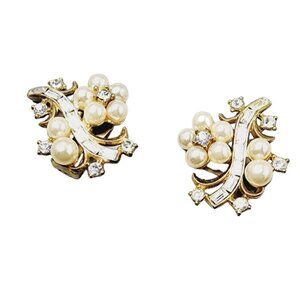 Vintage Signed Trifari Pat Pend Pearl Rhinestone Earrings (A2971)